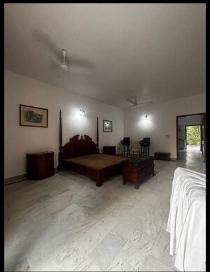 Room in 6+ BHK Independent House at Maharani Bagh – for Sale