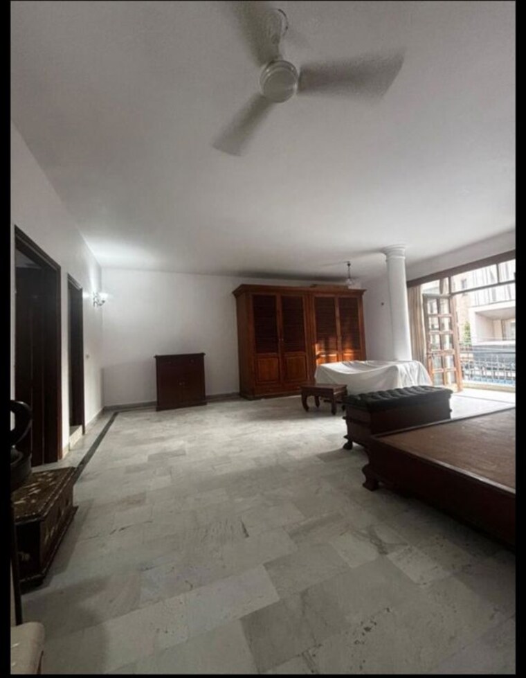 Room, maharani bagh 6+ Bedroom 800 Sq.Yd. Independent House In Maharani Bagh Delhi 10639992