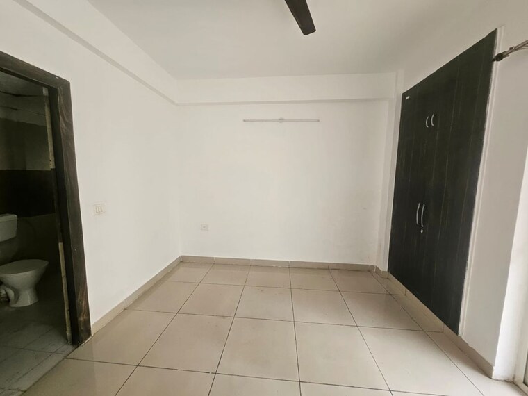 Bathroom, gaur-city-mall Commercial Office Space in IT/SEZ 570 Sq.Ft. In Sector 4 Greater Noida Greater Noida 10640019