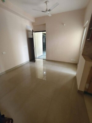 Room in 3 BHK Apartment at Trident Embassy Reso, Sector 1 Greater Noida – for Rent