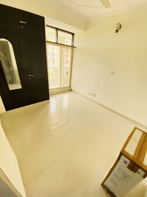Furnished Amenities in 3 BHK Apartment at Dwarka – for Rent