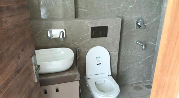 Bathroom, skyline-elevate 2 Bedroom 1950 Sq.Ft. Apartment In Ramgarh Bhudda Zirakpur 10640021