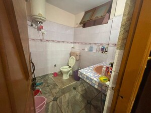 Bathroom in 1 BHK Independent House at Sector 40 – for Rent