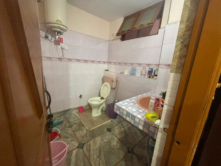 Bathroom, sector 40 1 Bedroom 650 Sq.Ft. Independent House In Sector 40 Gurgaon 10640030