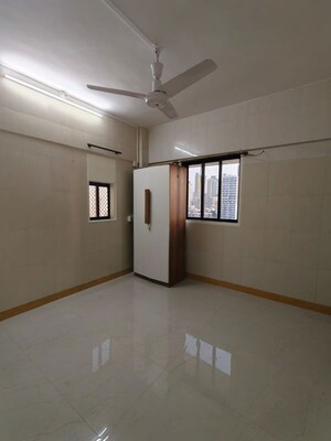 Room in 2 BHK Apartment at Tapasya CHS Prabhadevi, Prabhadevi – for Rent
