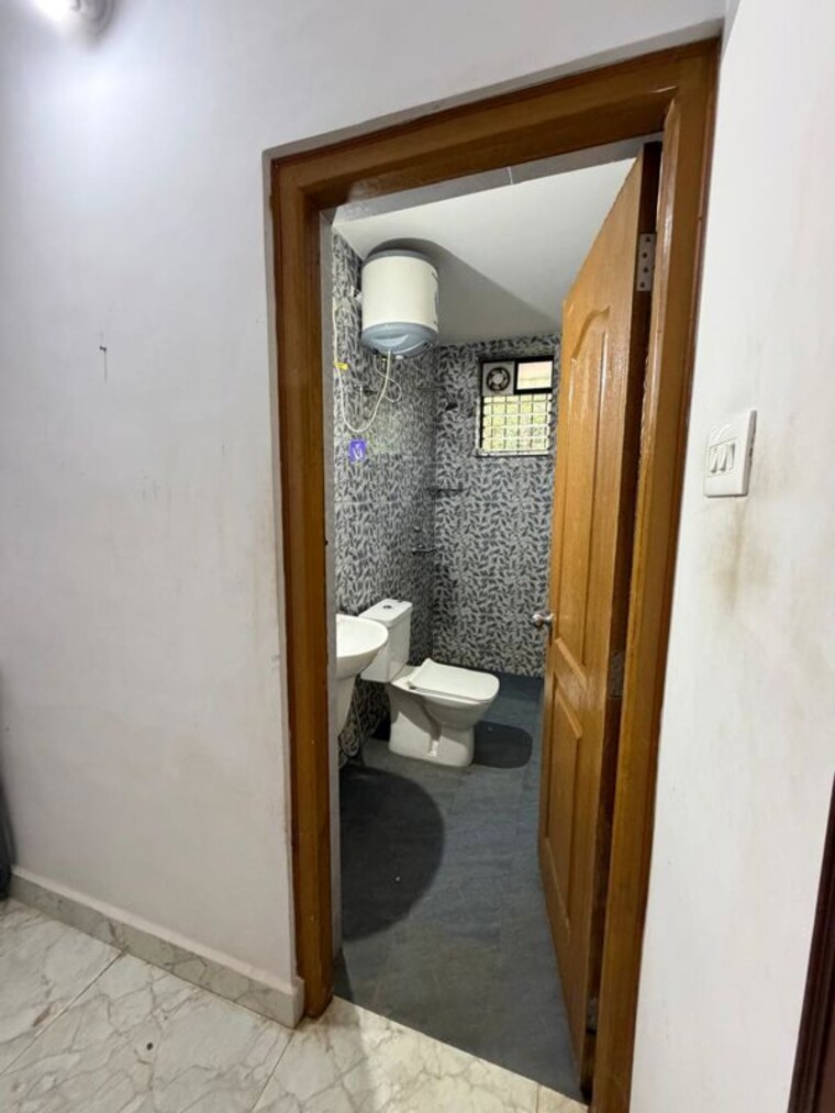 Bathroom, mapusa 2 Bedroom 1000 Sq.Ft. Apartment In Mapusa Goa 10640050
