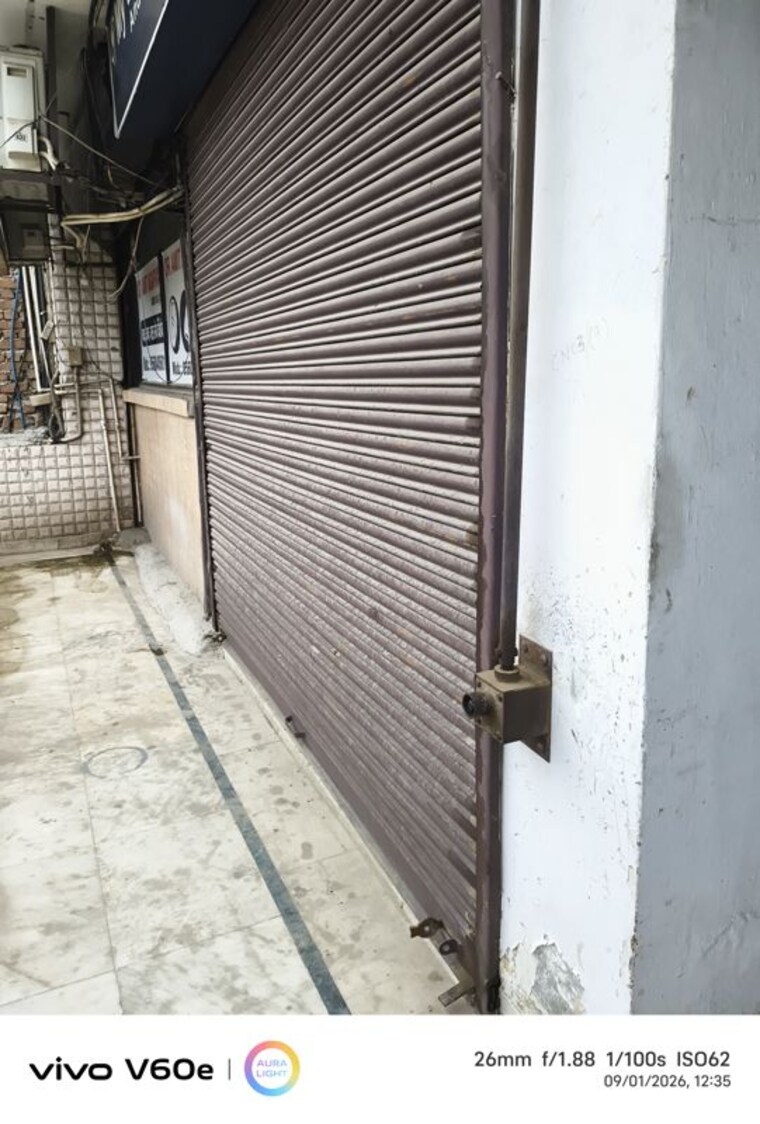 Bathroom, madhav-complex Commercial Shop 18 Sq.Mt. In Vasundhara Sector 15 Ghaziabad 10639400