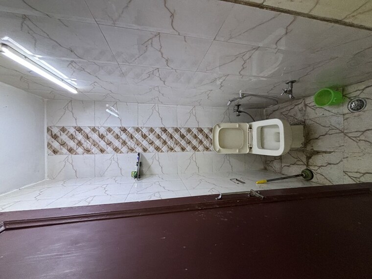 Bathroom, lajpat nagar ii 2 Bedroom 900 Sq.Ft. Builder Floor In Lajpat Nagar ii Delhi 10640089