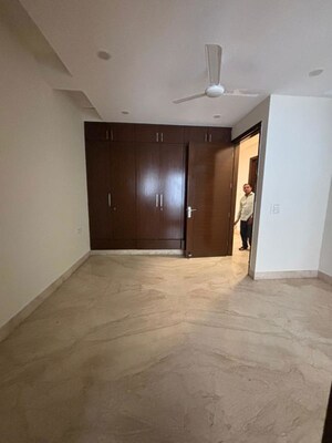 Room in 3 BHK Builder Floor at Navjeevan Vihar – for Rent