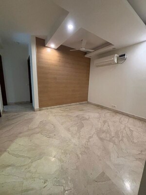 Room in 3 BHK Builder Floor at Navjeevan Vihar – for Rent