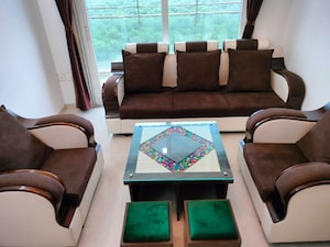 Furnished Amenities in 2.5 BHK Apartment at Rattan Icon, Seawoods Sector 50 – for Rent