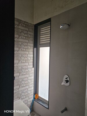 Room in 2 BHK Apartment at Sheth Vasant Lawns, Laxmi Nagar – for Rent
