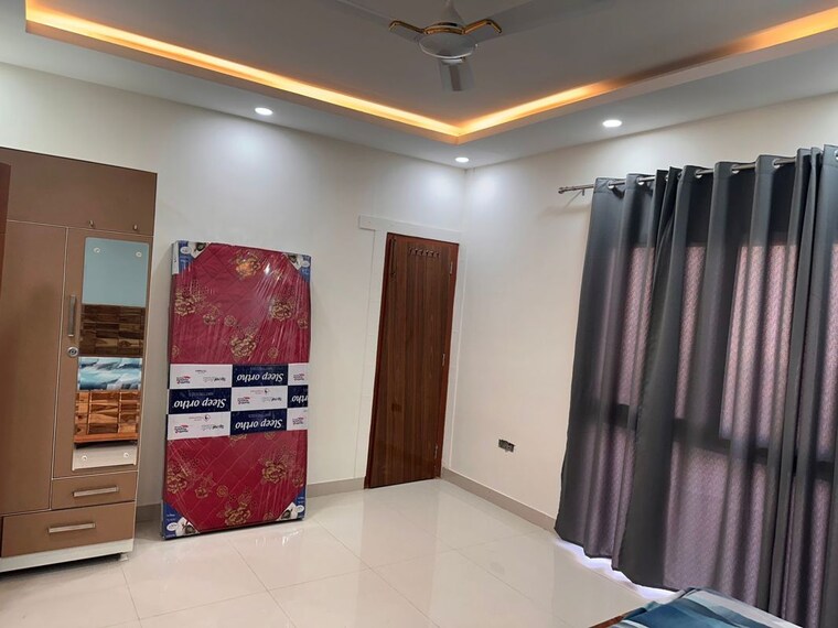 Bedroom, sunshine-apartments-sector-73 1 Bedroom 650 Sq.Ft. Apartment In Sector 73 Noida 10640140
