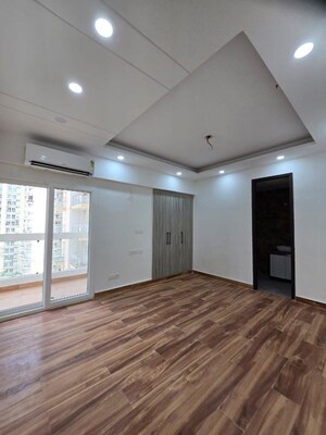 Room in 3 BHK Apartment at Samridhi Luxuriya Avenue, Sector 150 – for Rent