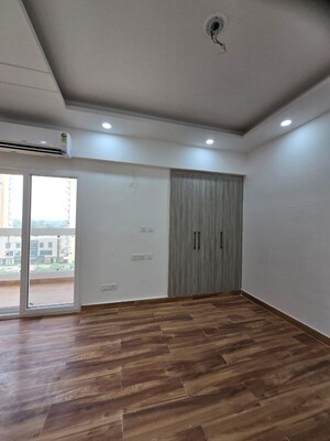 Room in 3 BHK Apartment at Samridhi Luxuriya Avenue, Sector 150 – for Rent