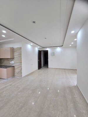 Room in 3 BHK Apartment at Samridhi Luxuriya Avenue, Sector 150 – for Rent