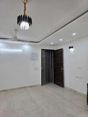 Room in 3 BHK Apartment at Samridhi Luxuriya Avenue, Sector 150 – for Rent