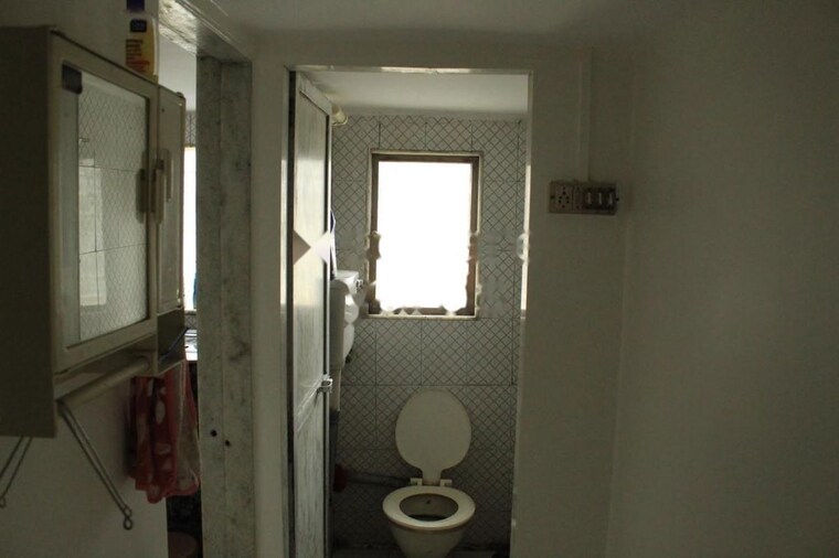 Bathroom, balkrishna-bhavan-chs 1 Bedroom 650 Sq.Ft. Apartment In Goregaon West Mumbai 10640178