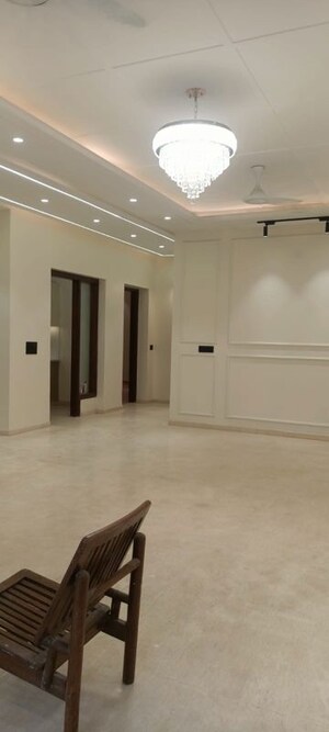 Room in 3 BHK Builder Floor at Shivalik Colony – for Rent