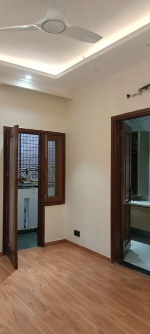 Room in 3 BHK Builder Floor at Shivalik Colony – for Rent