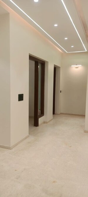 Room in 3 BHK Builder Floor at Shivalik Colony – for Rent