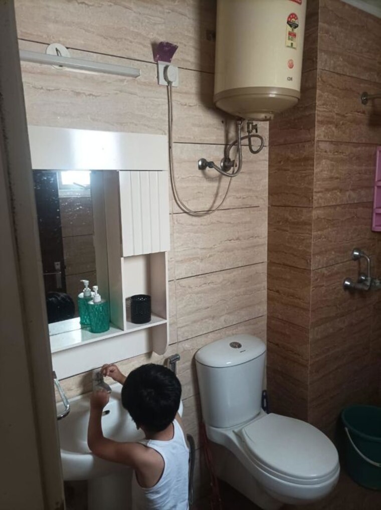 Bathroom, highland-park-chandigarh 3 Bedroom 1950 Sq.Ft. Apartment In Bhabat Zirakpur 10640174