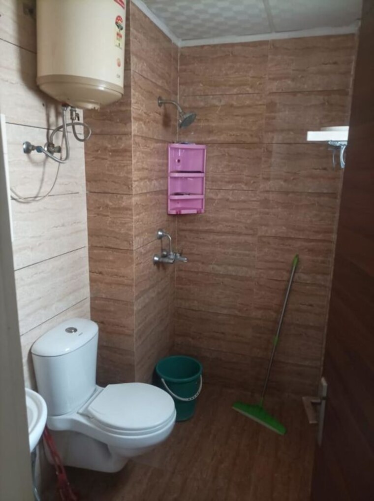 Bathroom, highland-park-chandigarh 3 Bedroom 1950 Sq.Ft. Apartment In Bhabat Zirakpur 10640174