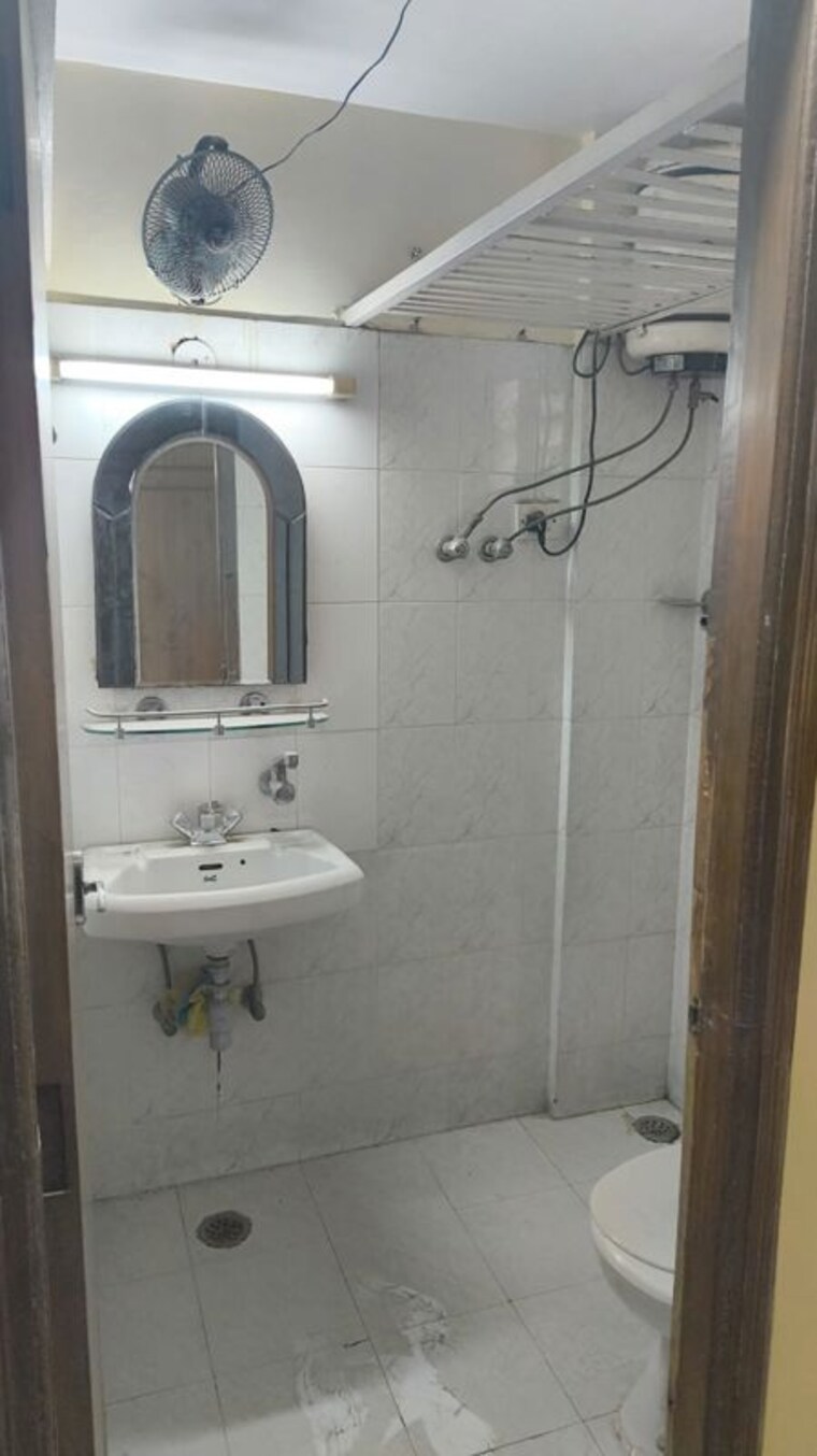 Bathroom, bani park 3 Bedroom 1800 Sq.Ft. Apartment In Bani Park Jaipur 10632225