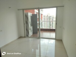 Room in 3 BHK Apartment at Kolte Patil Stargaze, Bavdhan – for Rent