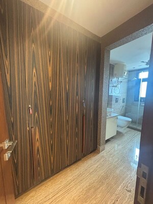 Room in 4 BHK Builder Floor at Greater Kailash ii – for Rent