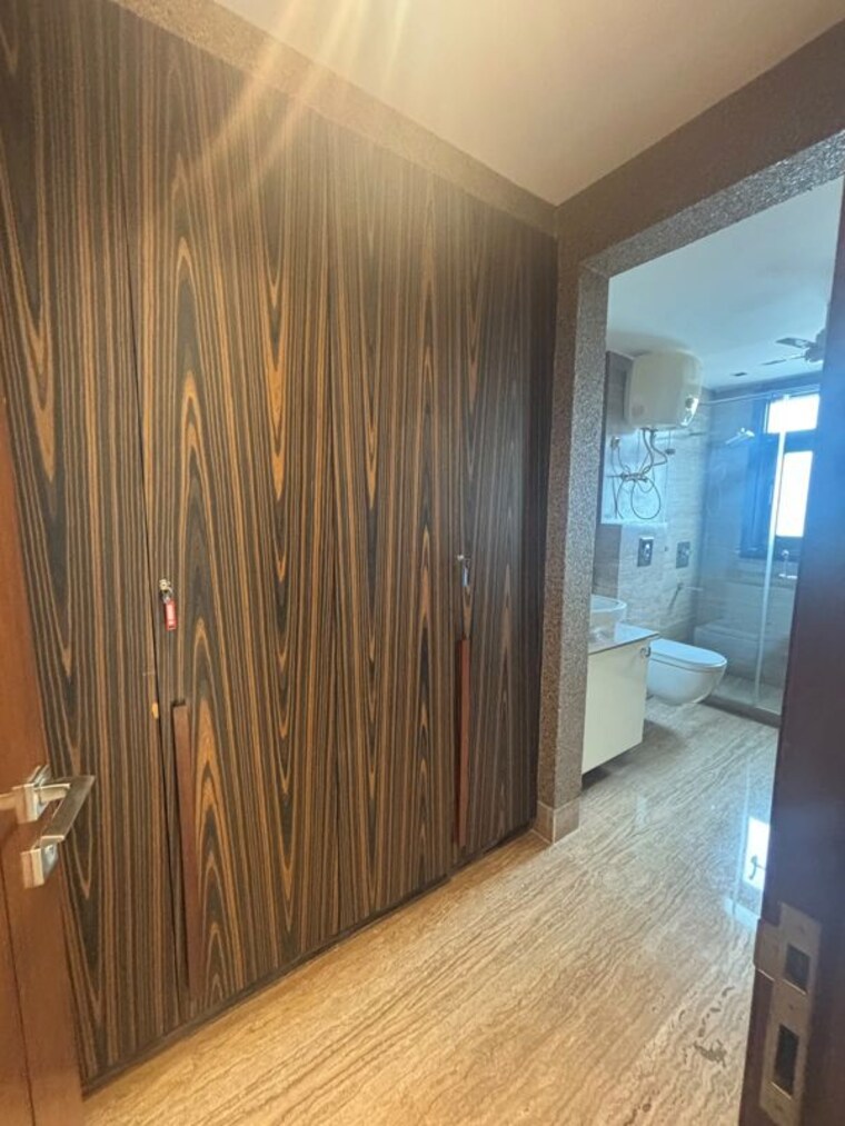 Room, greater kailash ii 4 Bedroom 350 Sq.Yd. Builder Floor In Greater Kailash ii Delhi 10640180