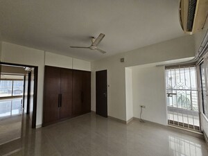 Room in 3 BHK Apartment at Santacruz West – for Sale