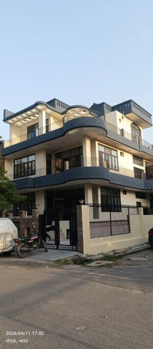 6 BHK Villa – Exterior View View at Sector 48 - for Sale
