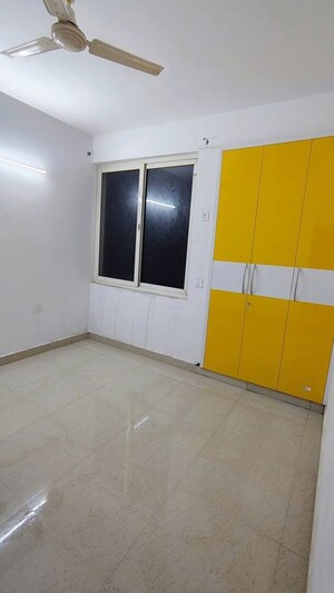 Room in 3 BHK Apartment at Amrapali Verona Heights, Tech Zone 4 Greater Noida – for Rent