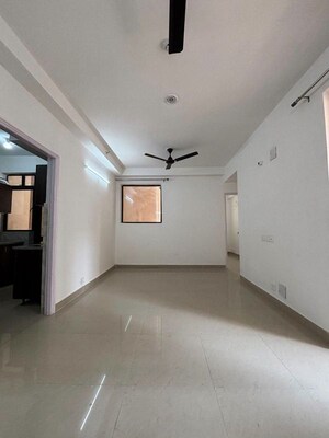 Room in 3 BHK Apartment at Amrapali Verona Heights, Tech Zone 4 Greater Noida – for Rent