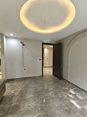 Room in 3 BHK Builder Floor at Craft Destination 43, Sector 43 – for Sale