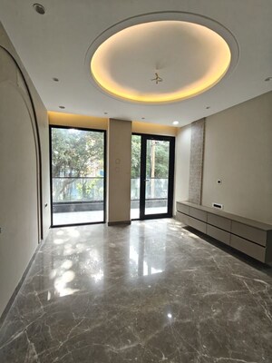 Room in 3 BHK Builder Floor at Craft Destination 43, Sector 43 – for Sale
