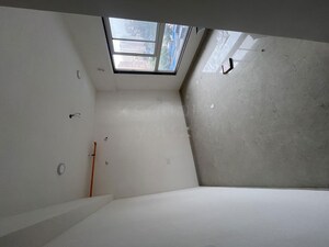 Room in 2 BHK Apartment at Shreeji Plaza, Malad West – for Rent