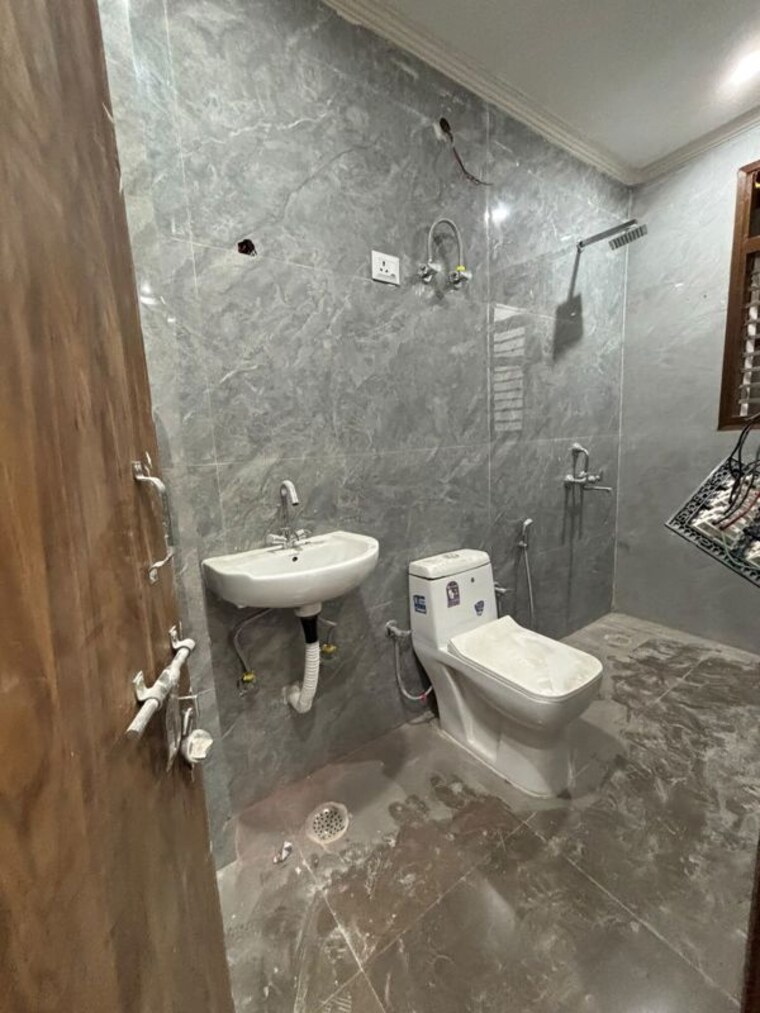 Bathroom, palm-residency-chhatarpur 1 Bedroom 500 Sq.Ft. Builder Floor In Chattarpur Delhi 10640275