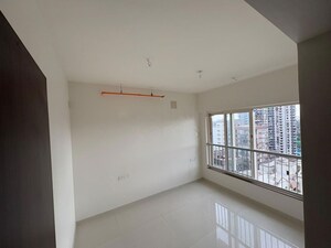 Room in 1 BHK Apartment at Kalpataru Vivant, Jogeshwari East – for Rent