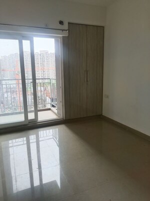 Room in 3 BHK Apartment at Shri Radha Aqua Garden, Sector 16b Greater Noida – for Rent