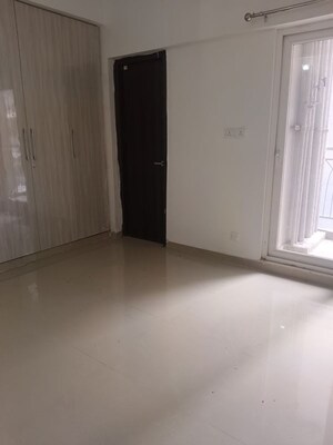 Room in 3 BHK Apartment at Shri Radha Aqua Garden, Sector 16b Greater Noida – for Rent