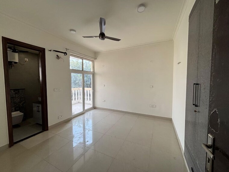Bathroom, ansal-esencia-sovereign-floors 4 Bedroom 3762 Sq.Ft. Apartment In Sector 67 Gurgaon 10640330