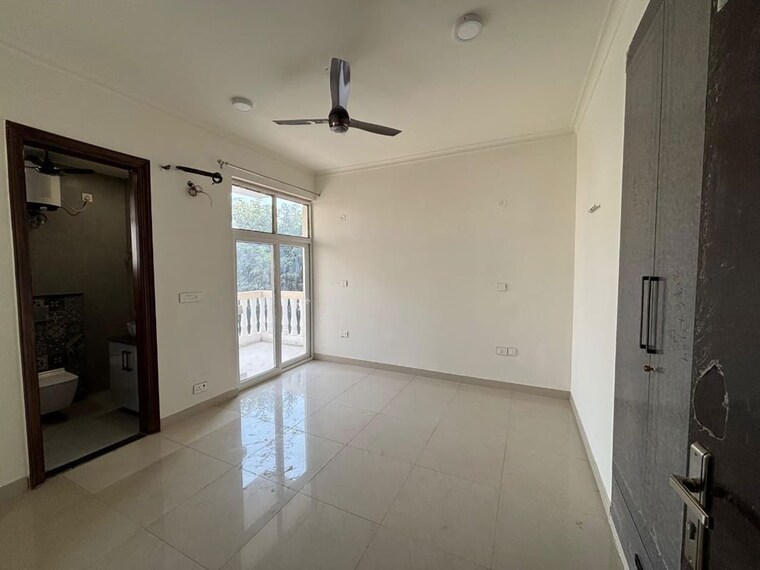Bathroom, ansal-esencia-sovereign-floors 4 Bedroom 3762 Sq.Ft. Apartment In Sector 67 Gurgaon 10640330