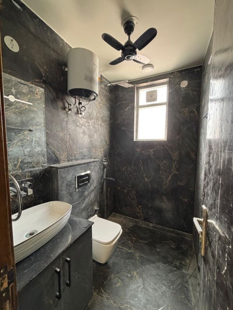 Bathroom, ansal-esencia-sovereign-floors 4 Bedroom 3762 Sq.Ft. Apartment In Sector 67 Gurgaon 10640330