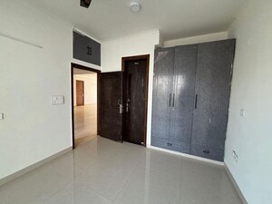 Room in 4 BHK Apartment at Ansal Esencia - Sovereign Floors, Sector 67 – for Rent