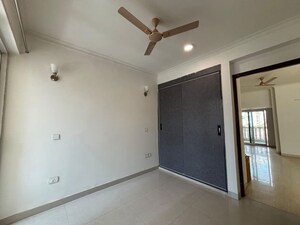 Room in 4 BHK Apartment at Ansal Esencia - Sovereign Floors, Sector 67 – for Rent