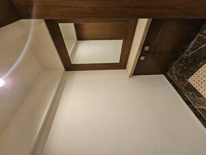Room in 3 BHK Apartment at Bandra West – for Rent