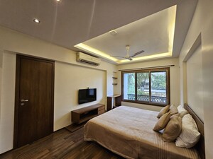 Bedroom in 3 BHK Apartment at Bandra West – for Rent