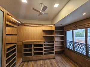 Furnished Amenities in 3 BHK Apartment at Bandra West – for Rent